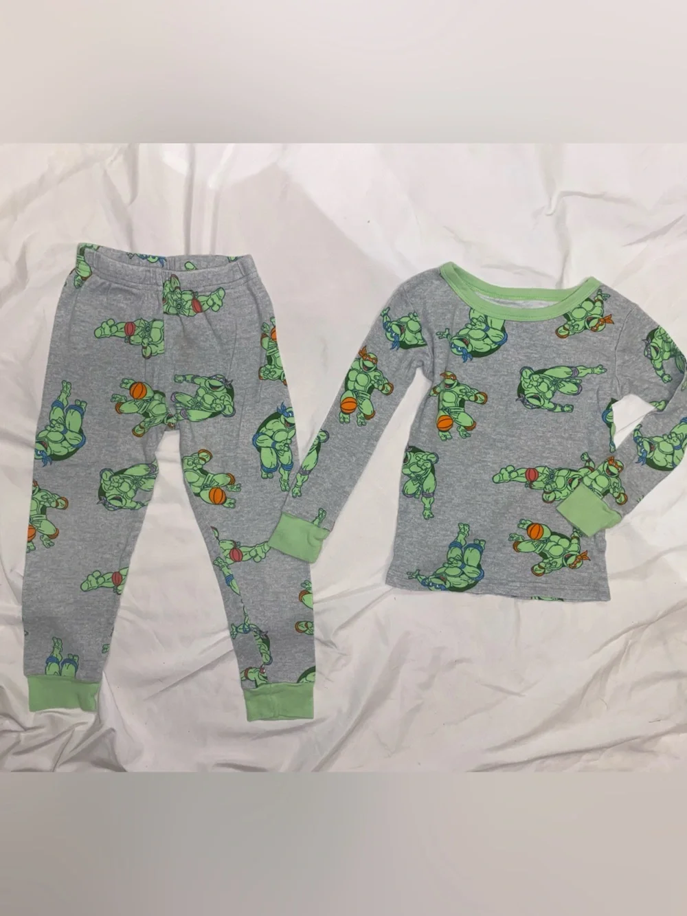Kids Gray Teenage Mutant Ninja Turtle-Print Pajama Set with Green Trim